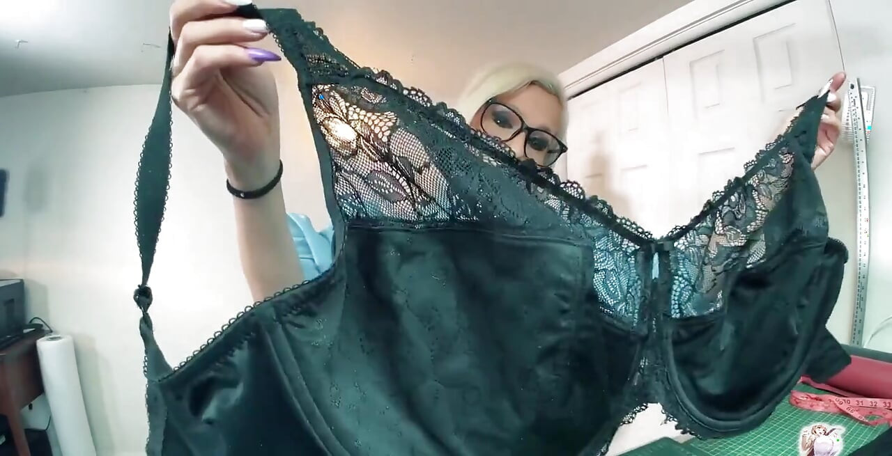 Umflare magică cu sutien, sunt atât de fericit să am țâțe uriașe! Îmi place să lucrez la proiectele de creare de sutien