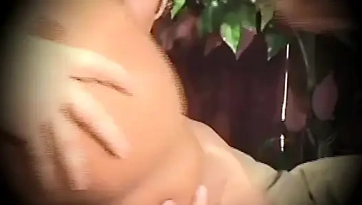 Retro doppelpenetration und abspritzen für schlampe mit dicken titten