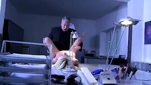 Cerita pirang bercinta dengan baik - pelacur pirang membuktikan mereka bercinta terbaik