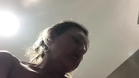 Сортировать мое дерьмо на вокзале после пяти ночей в поезде, с еще одной ночью, чтобы пойти