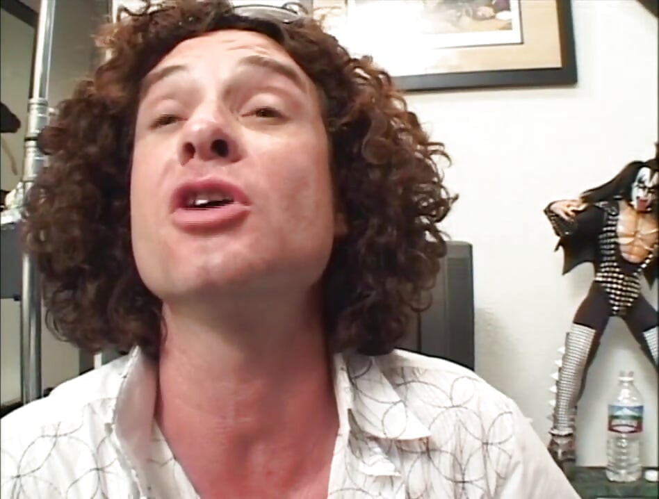 Unleashed ve ateşli kızıl saçlı vahşi üçlü sekste sikiliyor