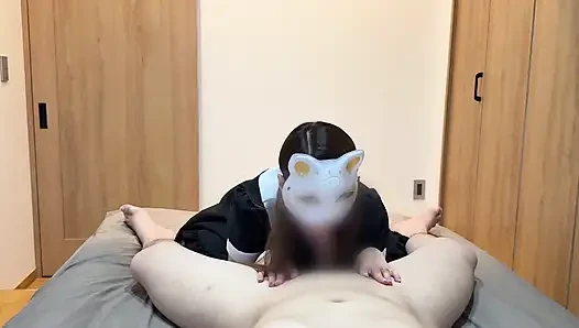 Unterstützung der Masturbation mit Dienstmädchen-Outfits