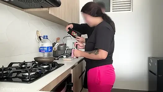 Küche mit latina-titten teil 1
