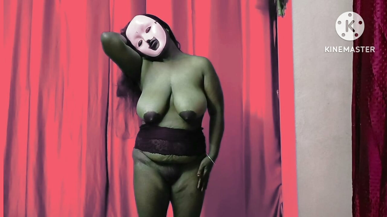 거대한 멜론 및 기타 자산을 보여주는 인도 콜레주 소녀 - 풀 누드 쇼