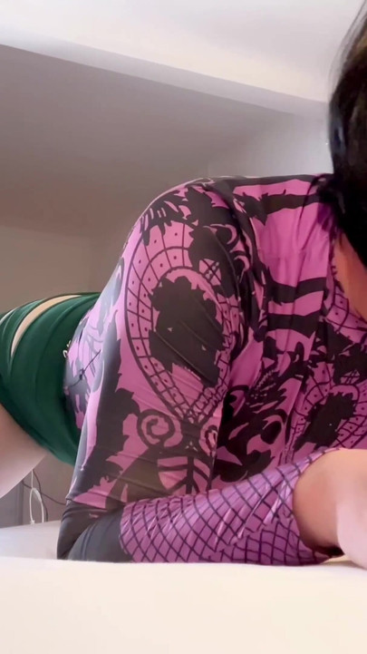 Spectacular moment from "Hot Melinda James CD showing up her sexy body"