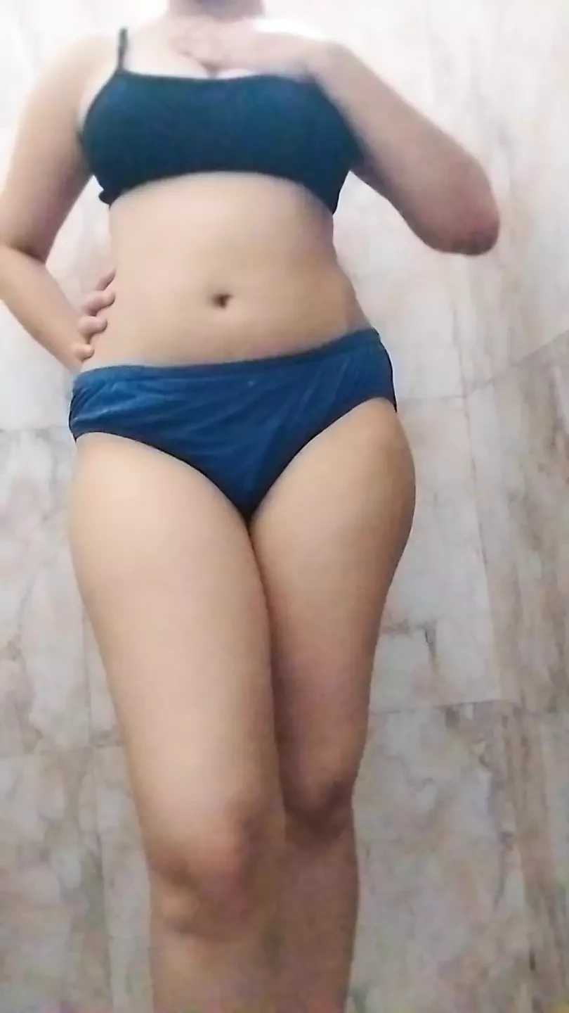 Bhen ki dost ko phelne ka kiya intzaam hot indian girl