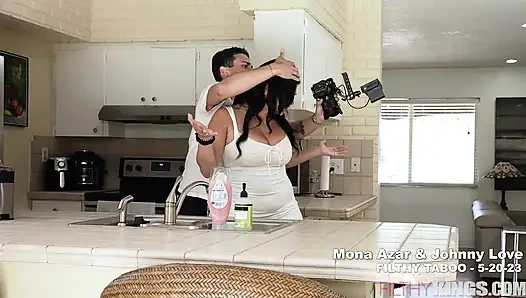 Mona Azar - мачеха с огромными сиськами за кулисами