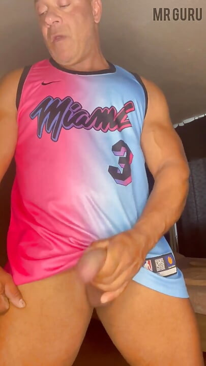 Mr Guru Solo Bodybuilder Daddy Wank