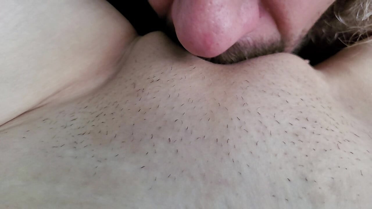 Moj dečko me jebe svojim velikim kurcem. Šprica svoju spermu i spermu po meni