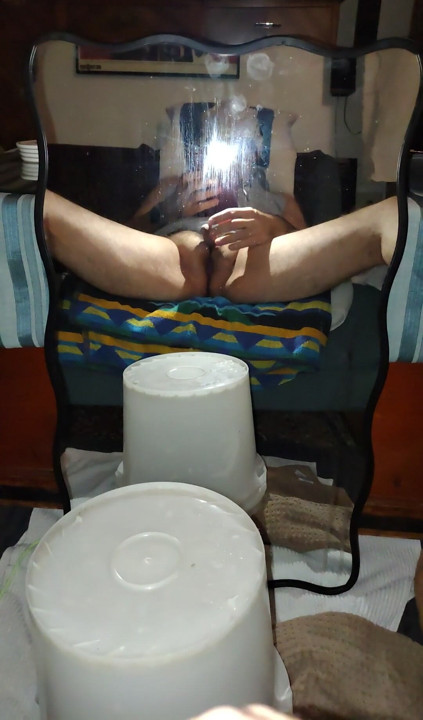 Kinky bottom popping out