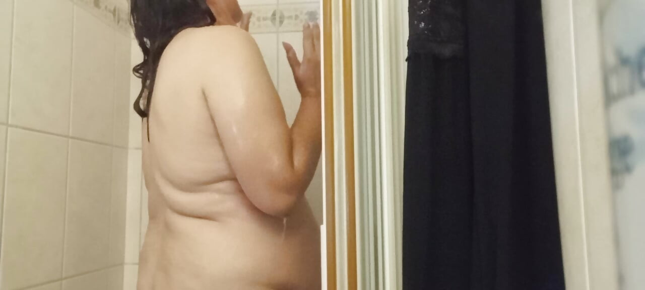 Very close in the shower with Eva Pur
