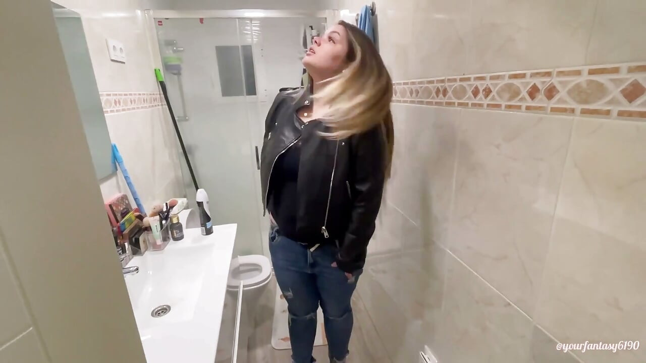 Corretora de imóveis peidando 2