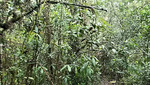 Я делаю минет в кабельном метро незнакомцу, а потом приглашаю его трахаться в лесу Арви