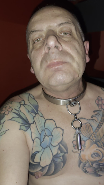 Nakon zabave u gloryholeu gutanje
SLS-Frank