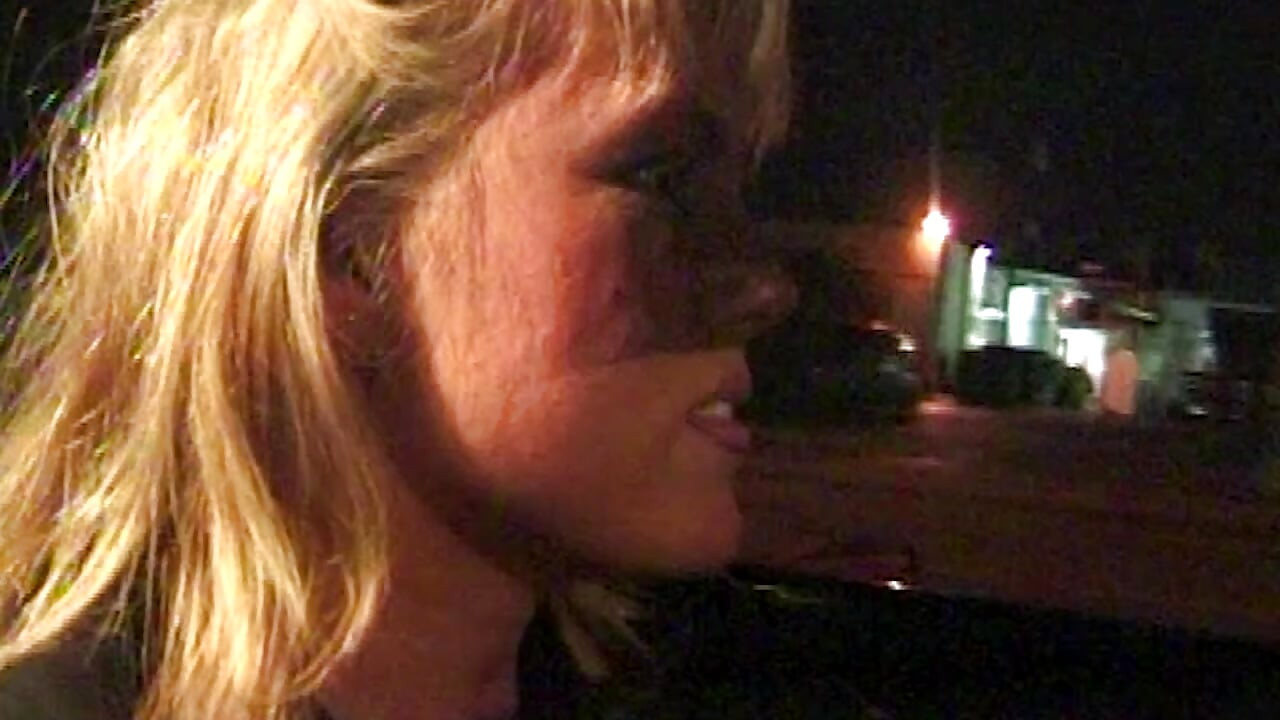 Versaute Taxifahrt mit heißer Blondine