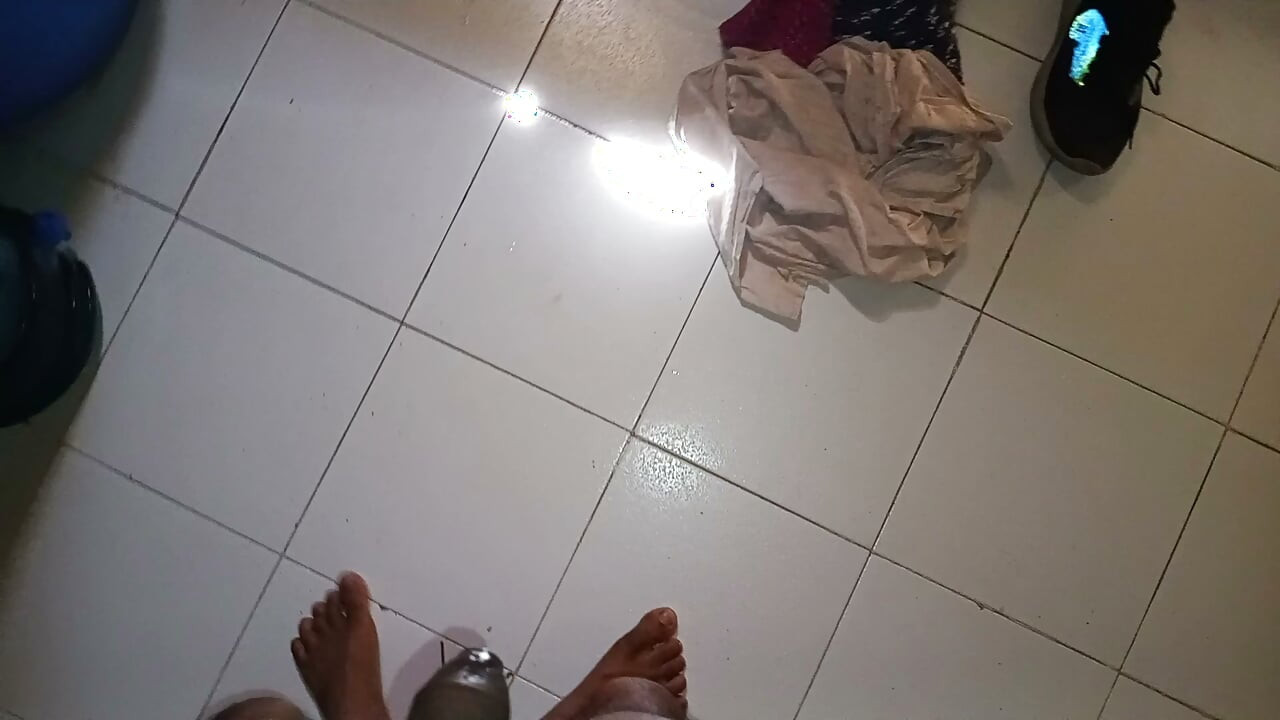 작은 자지로 사정할 때까지