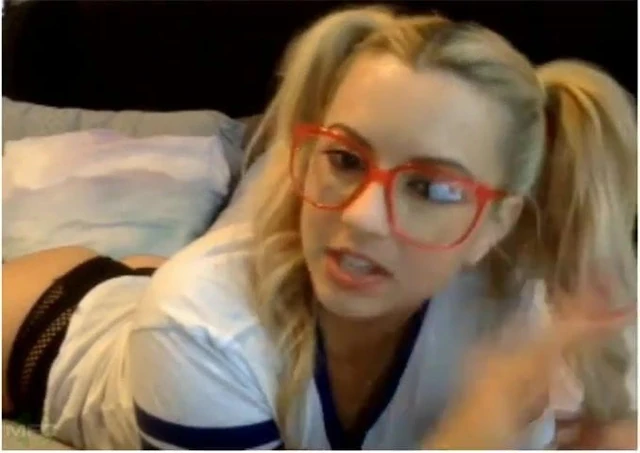 Lexi Belle chats on Cam Webcam
