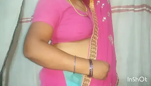 Тамильская подруга купается и сари меняет сиськи, давя на молодого мужчину