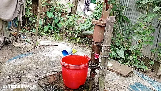 Pemandian Luar Ruangan yang Menyegarkan di lapangan terbuka