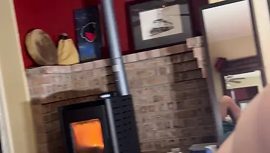 Пара начинается с мастурбации, затем дева глотает порцию спермы