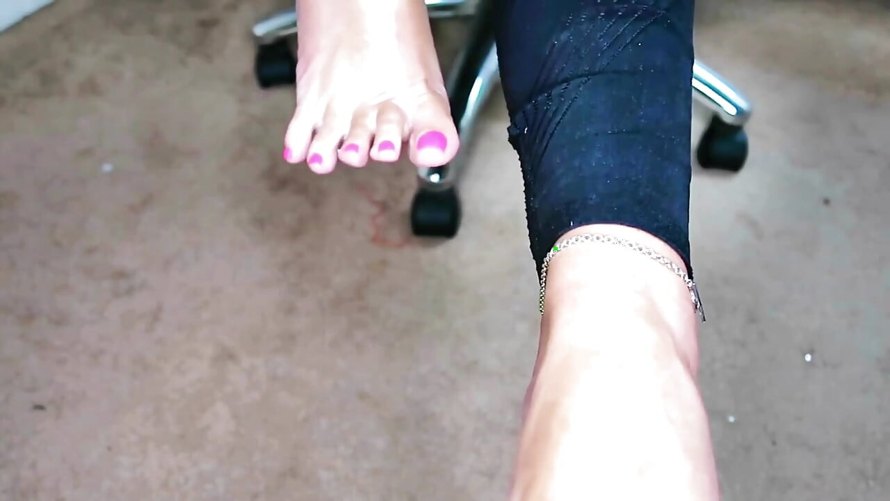 Foot fetish get even more addicted