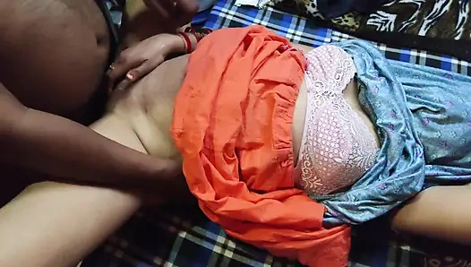 Indische Bhabhi ne apne Boyfriend ko, deya chasa chudwake Madhu ki chudai holi me