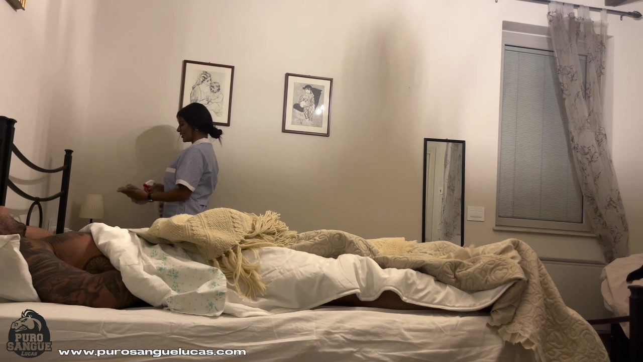 和一个大奶子拉丁清洁女郎给我的老婆戴绿帽