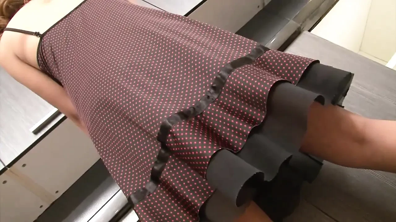 Pelacur muda Asia nakal ngentot kontol besar yang keras