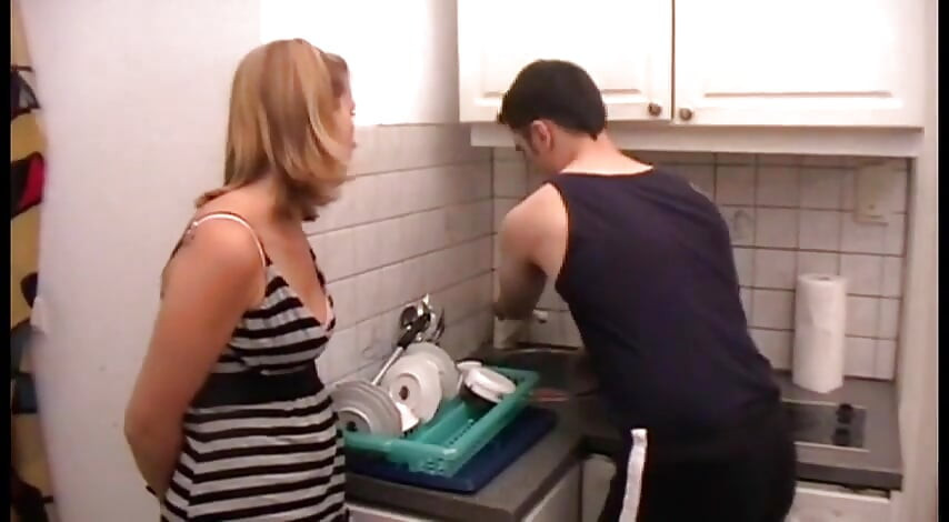 जल्दी करो और उस रसोई घर में ज्वार, गुलाम!