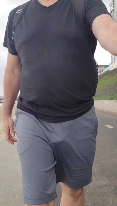 Love freeballing when I'm out walking around. This by the beach. Even better when it attracts attention.