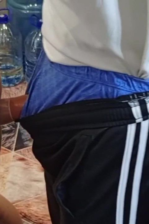 Moj muž je na službenom putu i stranac me jebe