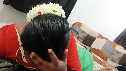 אמא חורגת טמילית תפסה את הבן החורג מאונן ועזרה לו לגמור מהר