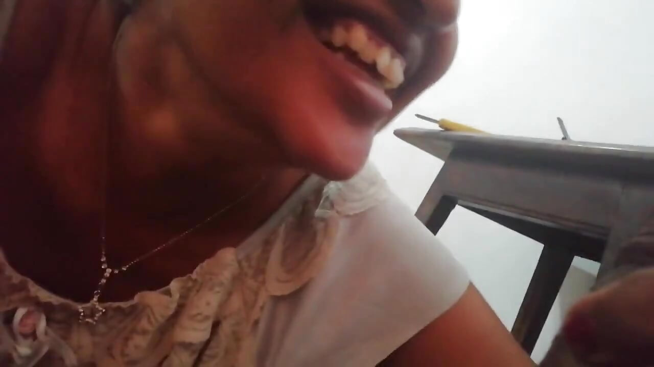 Gadis nakal, sudut kamera yang buruk