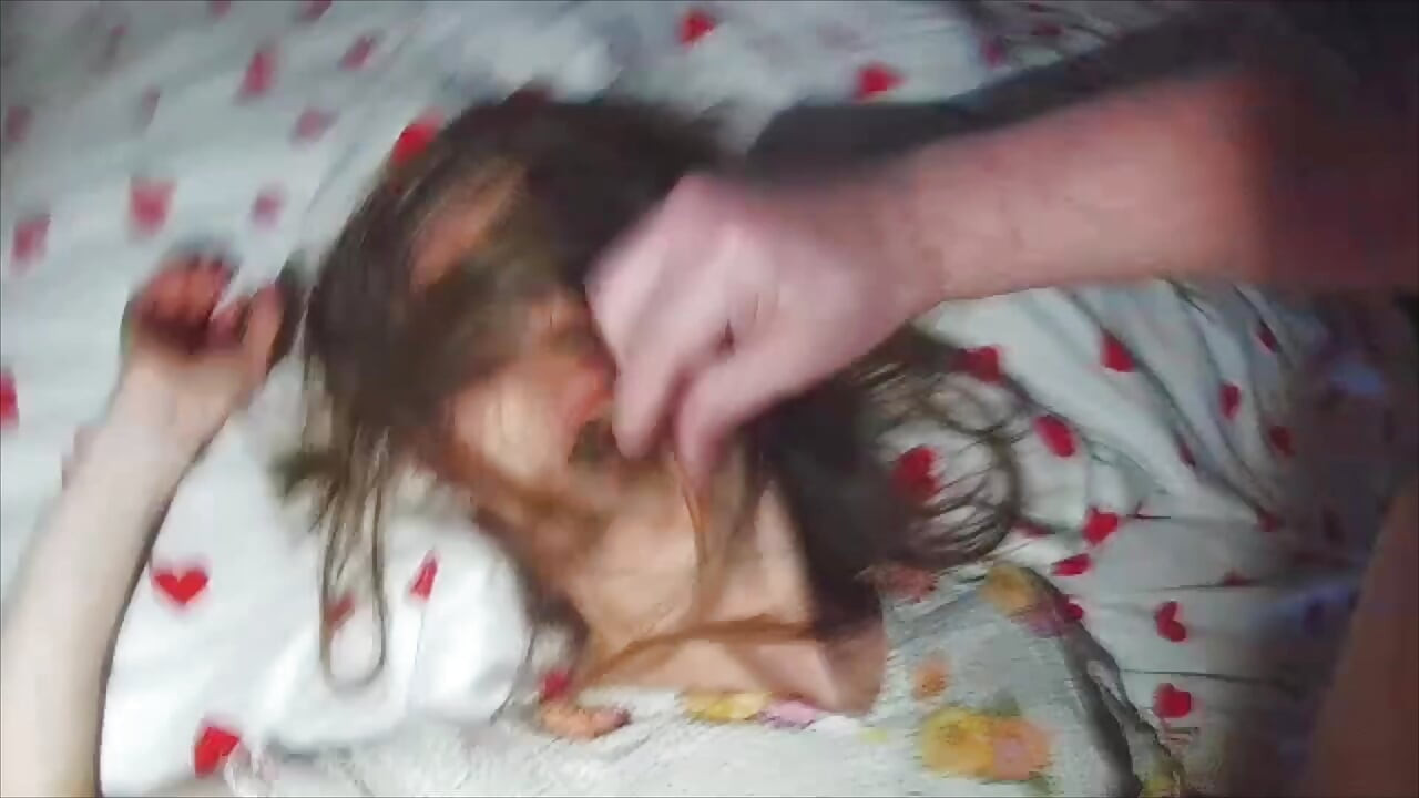 Prava izdaja. Prijatelji jebu moju ženu u dupe.