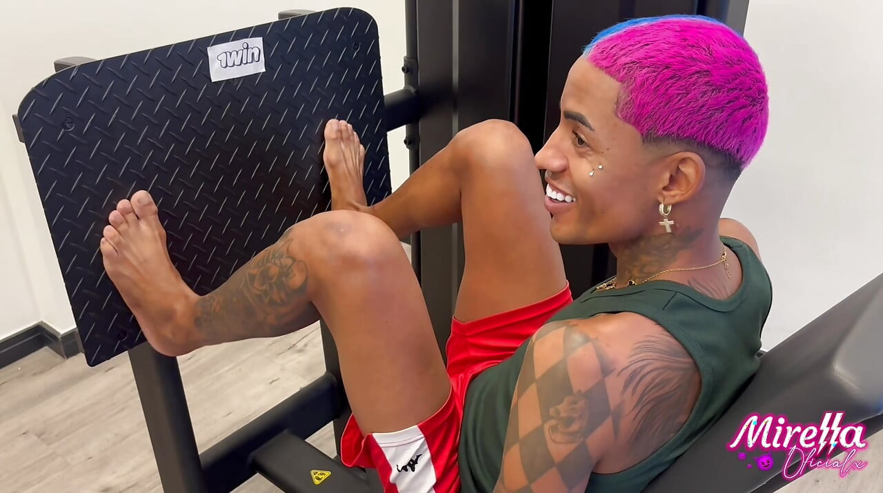 Eu, fata slabă și siliconată de la Smart Fit