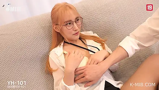 Корейскую офисную даму трахнули на офисной диване