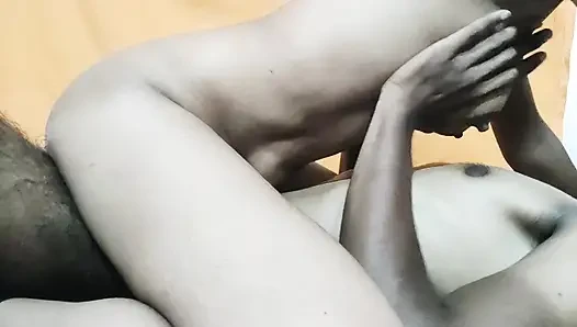 Evli kadın kocası tarafından sikiliyor