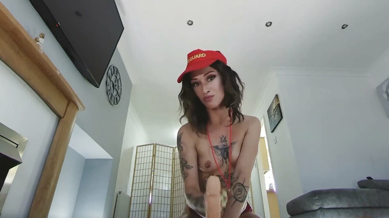 Katt Noir - Facesitting Lifeguard