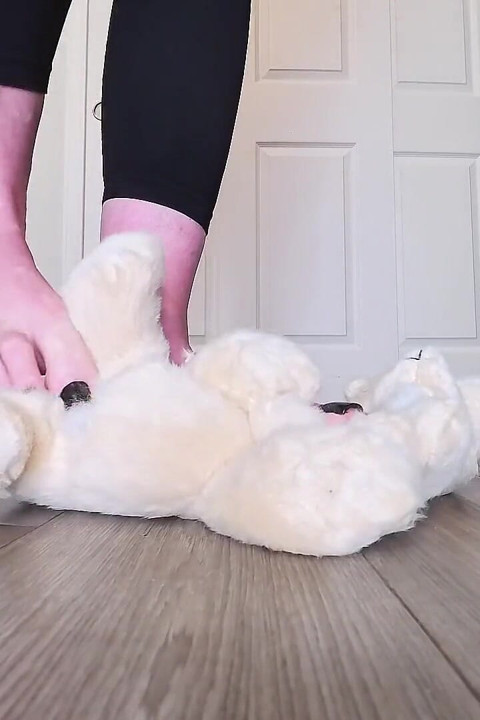 67 Große Riesin, barfuß, plushie crush: Größe 16 Zehen reißen auf & leerer Fluff