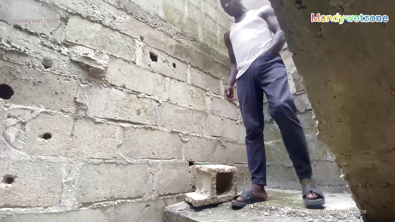 Tú puta continúas y compartes tu coño