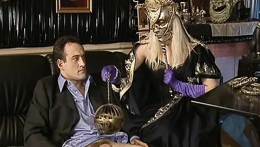 Schöne deutsche blonde puppe genießt sinnlichen analfick