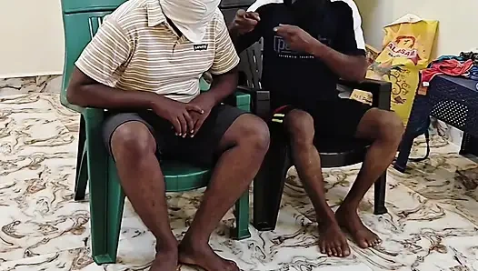 Desi von zwei freunden gefickt