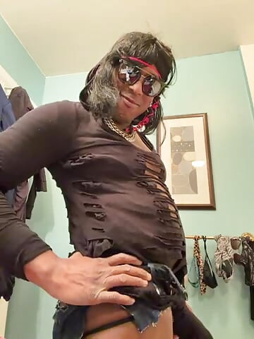 Is londonfrotadejr turning transgender?