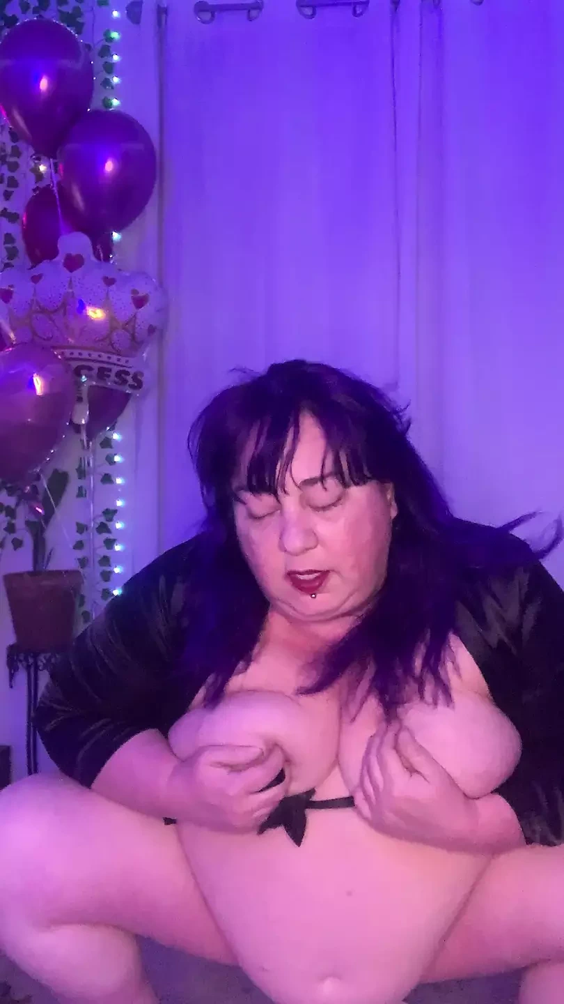 Blancagirlbbw一边被监视一边庆祝