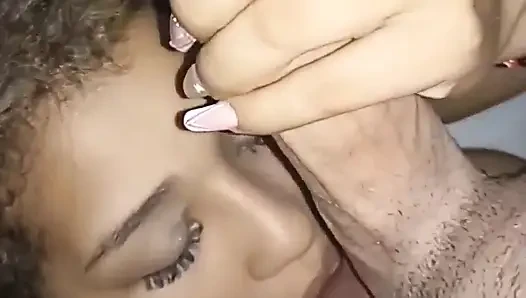 Я просто жаль, что мой сосед не узнает, что его жена сосет мой хуй, когда он уйдет на работу в Соединенные Штаты