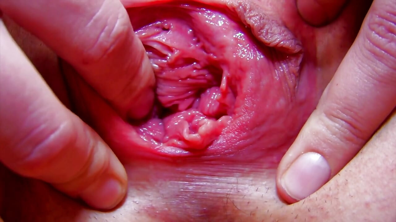 Her asshole needs penetration now!