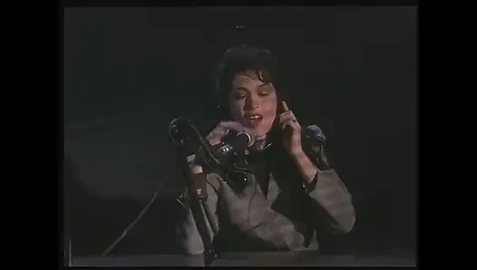 Heißer dreier für zwei versaute mädchen, die einen harten schwanz teilen