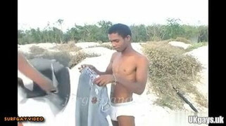 Vrije tijd schattige twinks op het strand