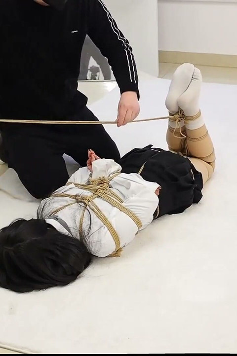 The Rope Restraints of the Stocky Girlfriend, Experiencing the Ultimate Restriction of the Rear Hand