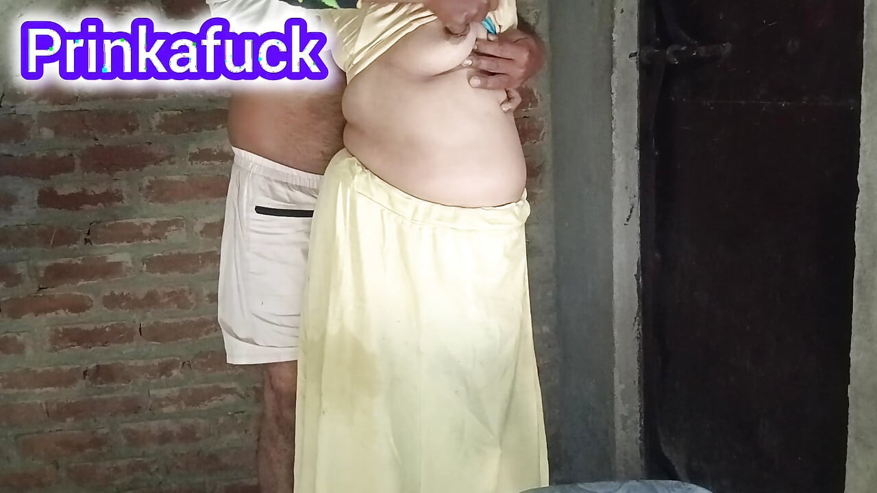 Dehati bhabhi ki ghar me akela pakar mari choot